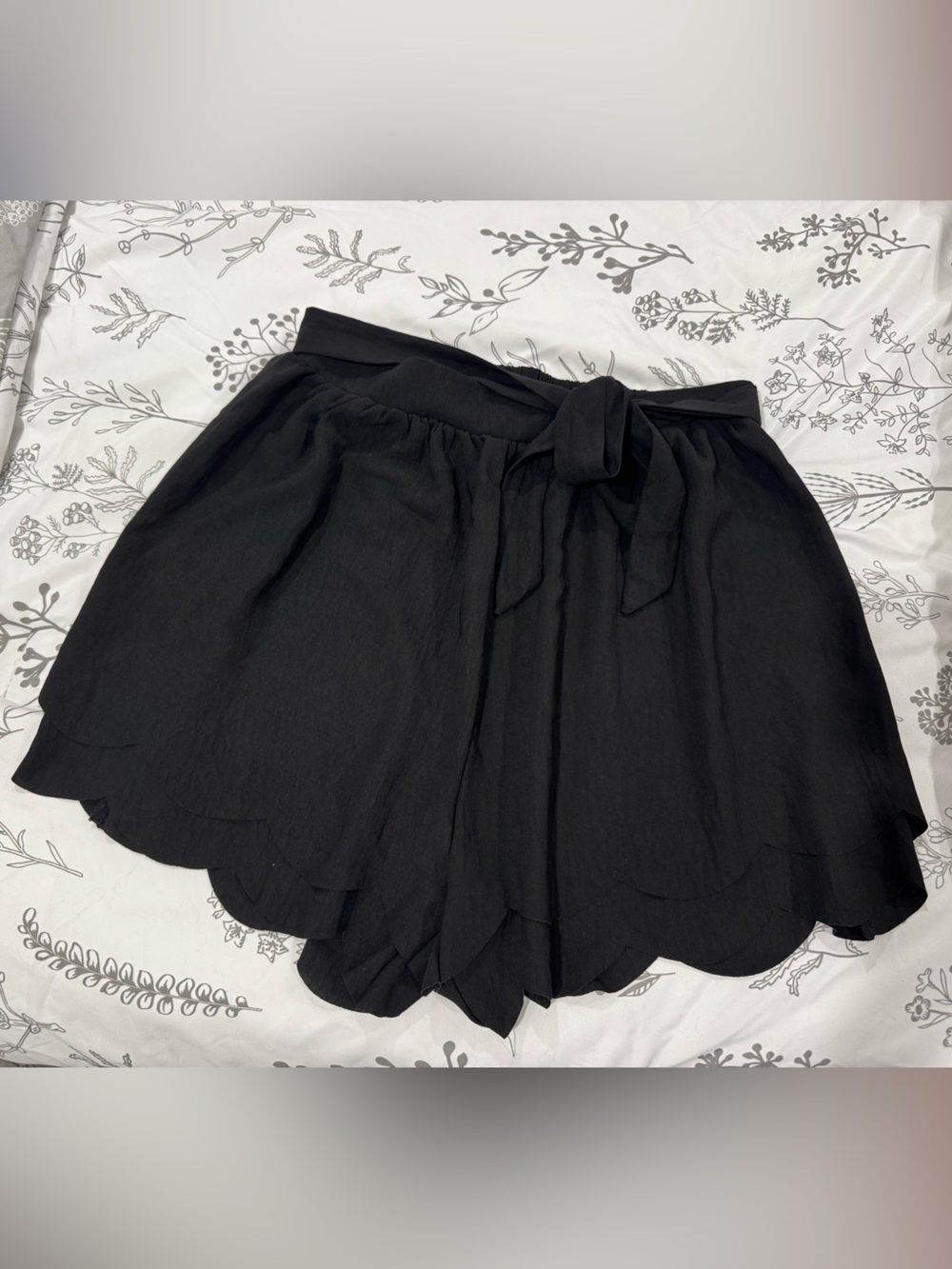 Black Scalloped Tie-Waist Women’s Shorts